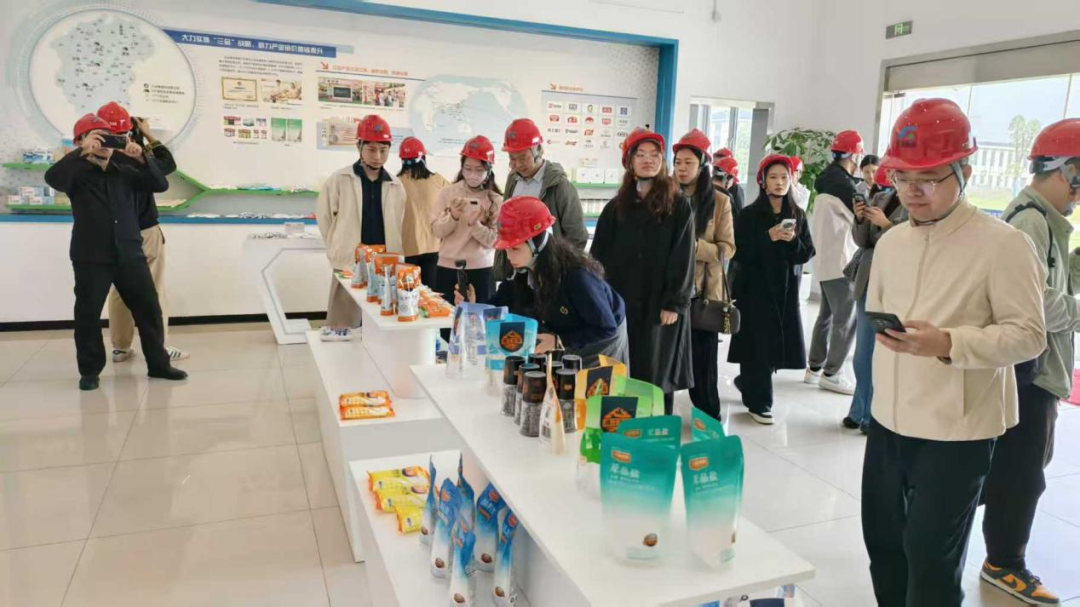 1763445765351429.png 640 (3).png